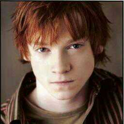 Hi I am hugo weasley son of ron and hermione MC RP