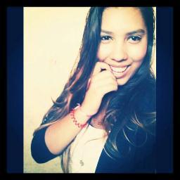 Sou como você me vê.
Posso ser leve como uma brisa ou forte como uma ventania,Depende de quando e como você me vê passar.