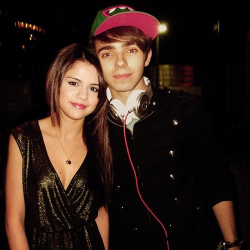 That special someone is named selena a.k.a @SelRPGomez3 protecting her .. Get near us i can kill you by my eyes . I love selena for life and after :)