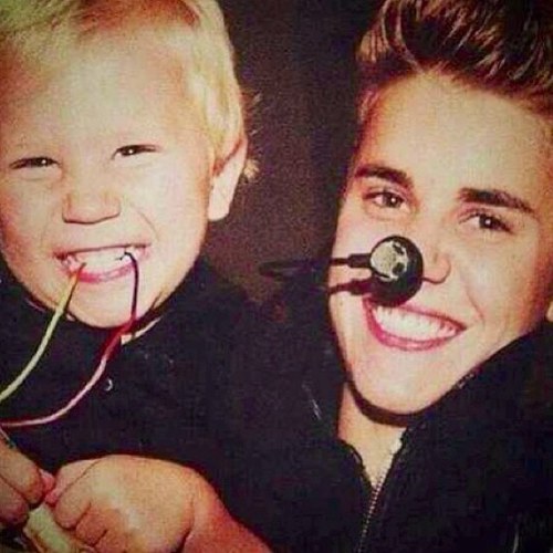 Justin Bieber el mejor idolo del mundo,gracias a el me mantengo fuerte gracias a el nunca dio nunca gracias a el creo en mis sueños Gracias @justinbieber