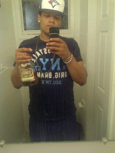 RoniiDaKing's profile picture. #teamlightskin #ball4life #blemlife #bluntafterblunt