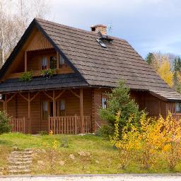 Apartament BELWEDERek, usytuowany jest w Karpaczu Górnym, w bezpośrednim sąsiedztwie Hotelu Gołębiewski z Parkiem Wodnym Tropikana i stoku „Pod Wangiem”.