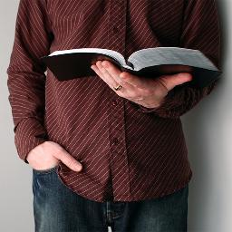 好きな本を持ち寄り、一人5分で紹介、誰の本が一番読みたくなったかを多数決で決めるスポーツ感覚の書評ゲーム、それがビブリオバトル