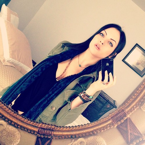 Just a huge fan of Elizabeth Gillies.. and I also ship Elavan.. I hate bios..