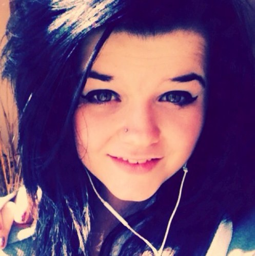 MiaNeedsMT's profile picture. From that wee brave place- pirates-johnny-sweeny-tom hanson-potter-Marianas trench-deathnote-paramore-art-love-followback