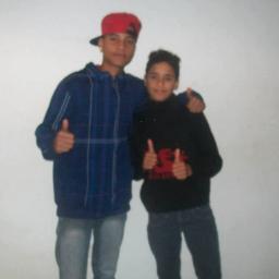 Daí escrevo um rap e solto pra alguém escutar
Agrada alguns, naturalmente outros vão detestar
Mas eu faço por mim, errado é se eu mudar pra te agradar