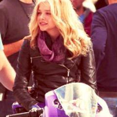 Melinda Macready, 15 años, estudiante de secundaria, ex-heroína. ~ Esta chica de 15 puede patear tu trasero. {RP +18} #DaveLizewskisProudFangirl.
