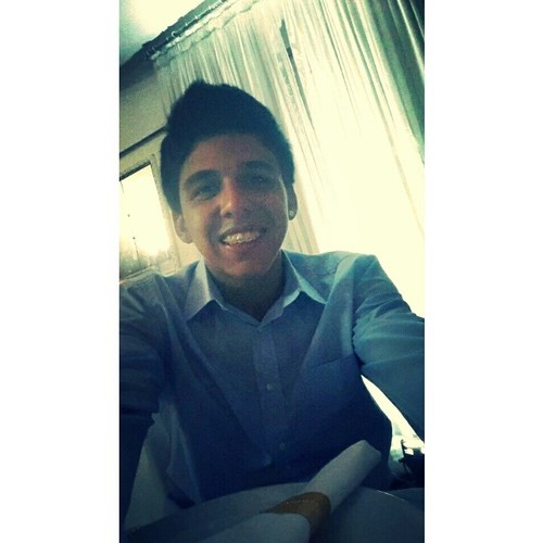 Meu namorado,meu melhor amigo,meu porto seguro,minha felicidade,meu nenem... So meu u.u a pessoa que me faz feliz,e que eu amo muito, meu principe  ps: adara☺