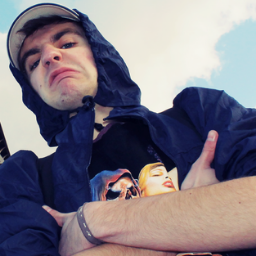 GilbertBebert's profile picture. Gilbert, dératiseur, 36 ans, aigri, habitant Verneuil-Sur-Avre et faisant des vidéos: http://t.co/7A9dETcQY4