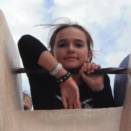 Collégienne, Une folle qui aime s'amuser à longueur de journée xP !!