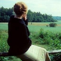 cinéma & marketing digital @studiocanal /// J'ai vu faire ça dans un film. Les films ça sert à ça, à apprendre à vivre, à apprendre à faire un lit.