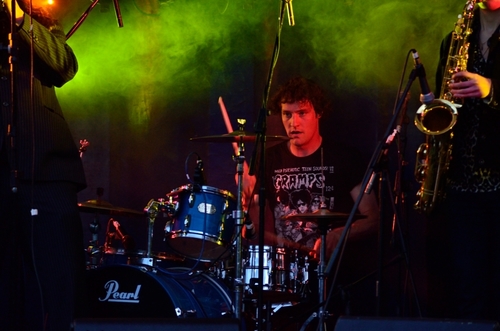 Ballwanks's profile picture. Smashing drums for @weareknuckle and @kavakavamusic. I hit round things with sticks.