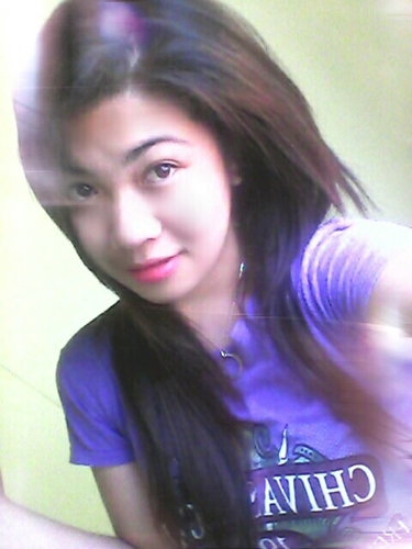 I'm just a SIMPLE GIRL. A GIRL who would love to break the neck of those DAMN BITCHES who would FLIRT around my guy.

------siNgLeLiciouS Princess------