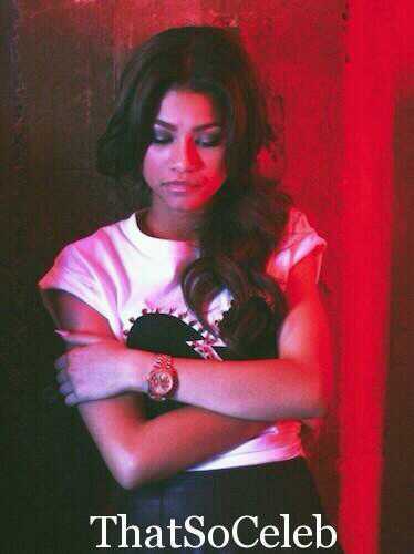Zendaya follow me love my fans *team Zendaya♥ love my BFF bella thorne ♥