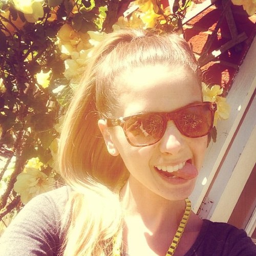 fakestnutella's profile picture. Hi there. You're kinda cute.