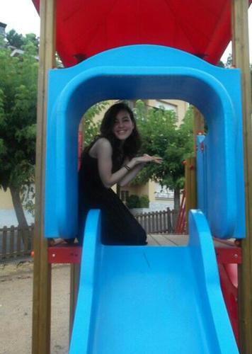 Hola! 안녕! I'm Diane. 한국말 배우고 있어요. No regret. 뭐해요? 뒹굴뒹굴 ?