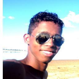 A vida é feita de desafios, o meu é conseguir olhar no espelho sem me apaixonar !!!§Ð