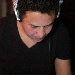 DJ Alfredo Domingos: Was born in the beautiful country of Mozambique and raized in Portugal. Started his DJ-Career about 25 years ago in Lisbon.