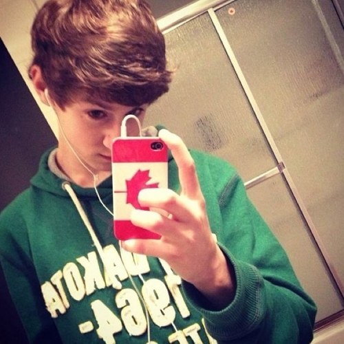 NotJoelPiette's profile picture. I fuck dogs