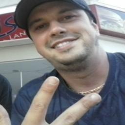 Não mude por causa de ninguém, quem te ama te aceita, não te julga.