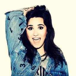 Eu amo o queixo de bundinha da Demi...@ddlovato you're the reason of my life...
Sigam me outro Fc dos minos @Littl3_1D