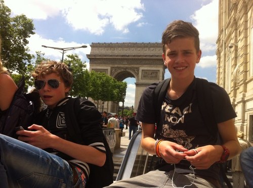 | cody nooijen is me broer zack en cody | fioretticollege | M2M best klas |