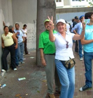 Soy una venezolana fanática de la política, me gusta todo tipo de música, el teatro, conciertos,cine, me gusta bailar ,me gusta dar más q recibir y amo a Dios