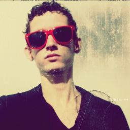 Sou simples mais amo viver o máximo da vida ^^  Skype--- Gerrad.Medrad
