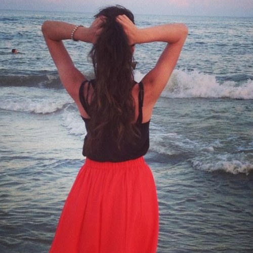 Tweeting about the everyday struggle of long hair! Kik: LHDCprobs Email: LHDCprobs@hotmail.com