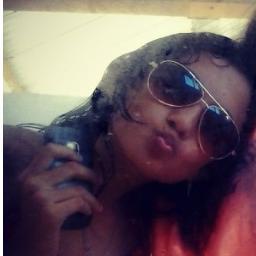 Perto de vs eu esqueço de tudo, só prα te amαr.. tendo o seu beijo sou dona do MUNDO ♫ I segue!!!