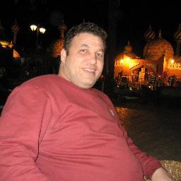 بكالوريس تربية عين شمس اعشق الاهلي وأحب الخطيب الاسطوره اما المنتخب خط احمر ومصر ام الدنيا في القلب