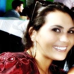 Odeio gente simpática com td mundo.Prestativa com tds.Elogia td mundo. É amiga de tds. Odeio mto esse tipo d gente.
Qm é amigo d td mundo, ñ é amigo d ninguém