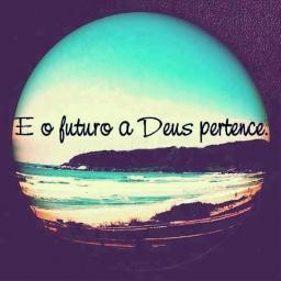 Eu sou aquela corajosa,que tem medo.aquela diferente,que não te vê do jeito que todos vêem,aquela que sempre quer um começo mas que tem medo do fim...!!!