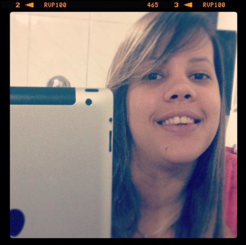 Casada, divertida, timida, ciumenta só um poquinhoo..rs e muito apaixonada pela minha vida!