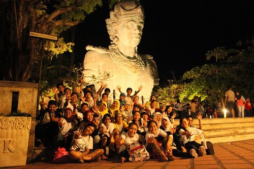 Akan ku ukir satu kisah tentang kita di mana baik dan buruk terangkum oleh indah.. | Alumni SMP Negeri 5 Yogyakarta tahun 2014