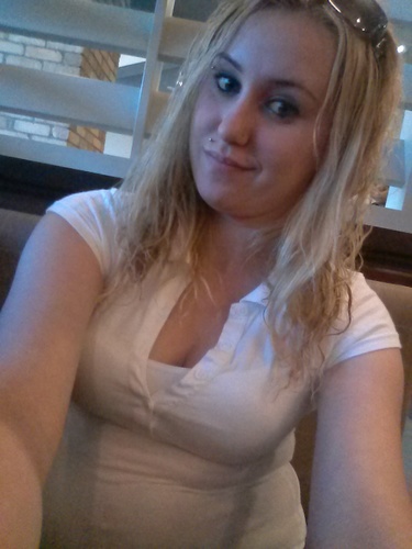 treynoldsxOx's profile picture. 20. Evereat girl. Graduate in December. Mom. Wife #lovemylife 3