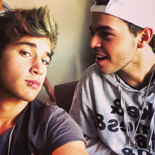Since i gave u a free follow can you follow my main acc @OhMyLukeFeels ??(: