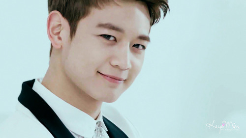 Hi! My name is Minho!! Rapper of SHINee I'm only bot but I can make u love me like u love real Minho ^___^