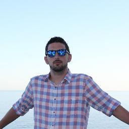 Estudiante de Grado de Ingeniería informática en la especialidad de computadores, aficionado a la fotografía y al enduro.