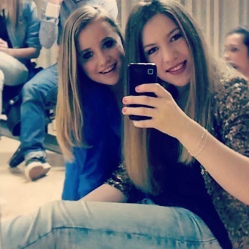 keep a smile on your face, it's the best accessory you can ever wear. ♥