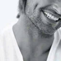 ‏امي : وجودها حياه ، دعواتها نجاة ، اقدامها جنه .. ف يا رب لا تحرمني منها ♥