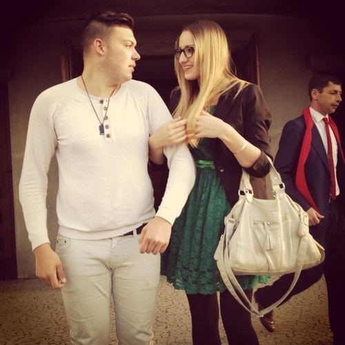 Vendeur, aime la mode.