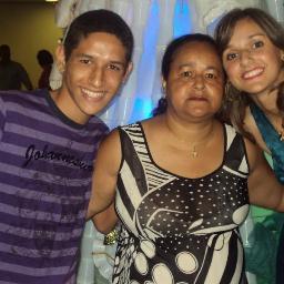 SOU FELIZ E REALIZADA COMO MÃE, ESPOSA E SENDO EU  QUEM SOU.