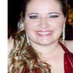 de humor inconstante, amo minha familia, e acima de td mto feliz...!!!