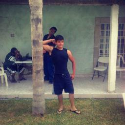 soy de bermejillo toco la guitarra y me gusta de toda musica