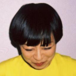 作家。季刊紙『13F』発行人。文芸誌『夜勤』編集長。著書に、競輪学校女子一期生の汗と涙を描いた『健脚商売』（中央公論）『たからものって何ですか』（パロル舎）『ひとつのせかいちず』（扶桑社）『サンカクノニホン-6852の日本島物語-』（ポプラ社）など、執筆の日々。渋谷のラジオで毎月第1水曜『シフニィ』で話してます。