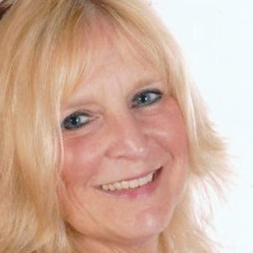 melaniebench's profile picture. 