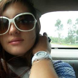 sOU UMA GAROTA TÍMIDA, ADORO CONHECER GENTE, ADORO ....