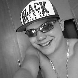 Cantor e compositooor....

Sigam Galera

Queeer Me conheeeceer ?

SIGAM *--*