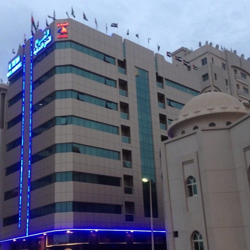 إطلالة رائعة على واجهة المجاز البحرية في بحيرة خالد بالشارقة (811)